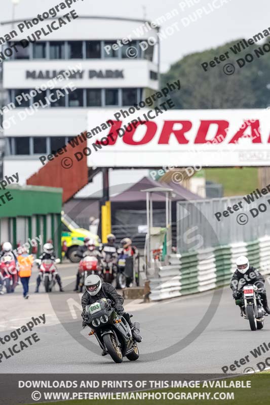 Vintage motorcycle club;eventdigitalimages;mallory park;mallory park trackday photographs;no limits trackdays;peter wileman photography;trackday digital images;trackday photos;vmcc festival 1000 bikes photographs